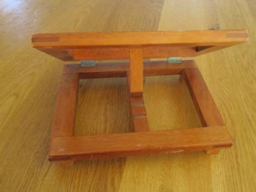 BEAUTIFUL VINTAGE WOODEN ADJUSTABLE AND FOLD-UP RECIPE OR OTHER BOOK STAND