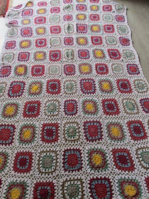 A LARGE UNUSUAL CROCHETED BLANKET (WITH WHITE INSTEAD OF BLACK BACKGROUND) - 205CM X 140CM