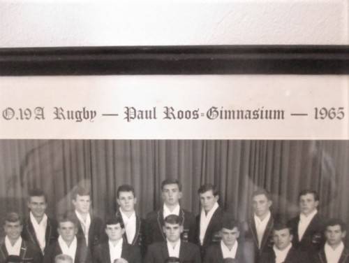 1965 - A VINTAGE FRAMED PHOTO OF A PAUL ROOS GIMNASIUM RUGBY TEAM  (PLEASE DISREGARD REFLECTIONS)