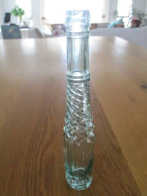 AN UNUSUAL VINTAGE/ANTIQUE BOTTLE