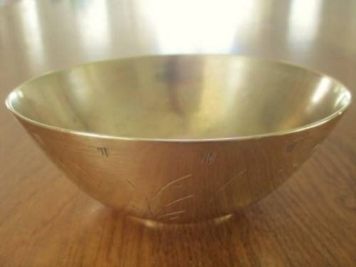 A SMALL VINTAGE CHINESE BRASS BOWL