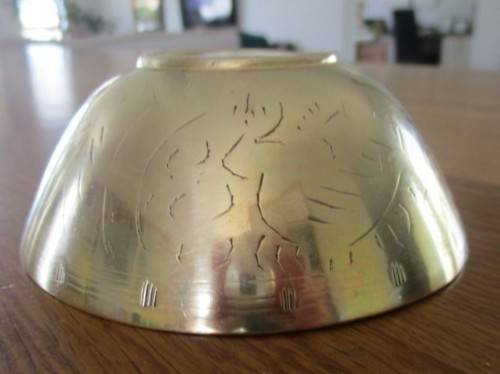 A SMALL VINTAGE CHINESE BRASS BOWL