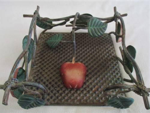 ORNATE VINTAGE METAL SERVIETTE HOLDER - GREAT FOR BRAAIS!