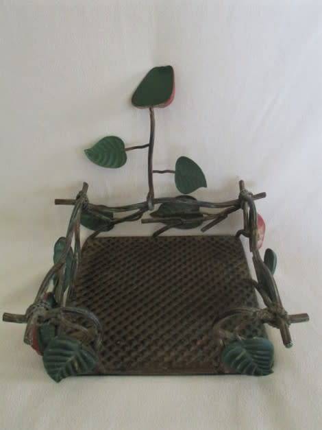ORNATE VINTAGE METAL SERVIETTE HOLDER - GREAT FOR BRAAIS!