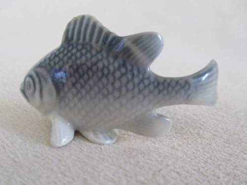 CUTE WADE WHIMSIE-LIKE FISH WITH MARKING AND NUMBER ON BASE
