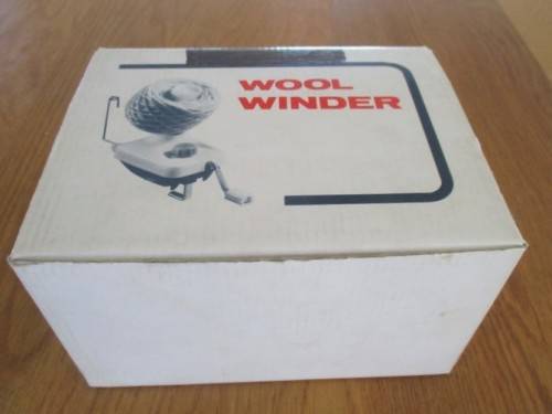 A  HANDY VINTAGE WOOL WINDER MADE IN JAPAN - GREAT CONDITION WITH BOX AND INSTRUCTIONS