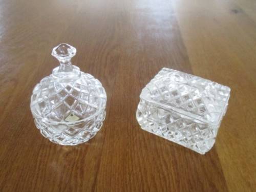 TWO PRETTY LITTLE LEAD CRYSTAL TRINKET BOXES