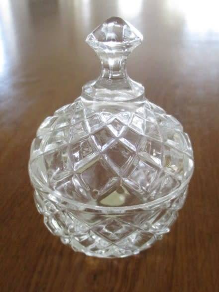 TWO PRETTY LITTLE LEAD CRYSTAL TRINKET BOXES