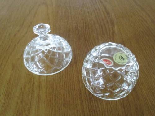 TWO PRETTY LITTLE LEAD CRYSTAL TRINKET BOXES
