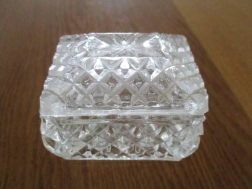 TWO PRETTY LITTLE LEAD CRYSTAL TRINKET BOXES