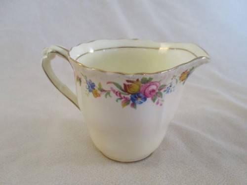VINTAGE PARAGON CREAMER