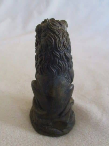 VINTAGE LION HOLDING CRESTED SHIELD