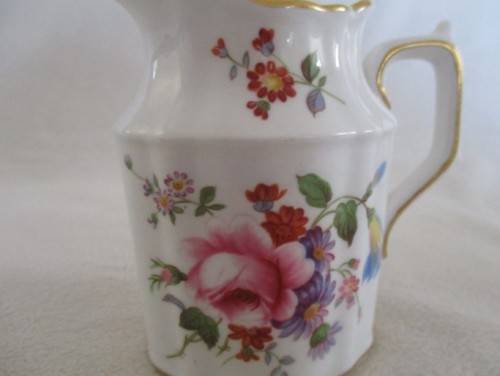 PRETTY FLORAL DESIGN ROYAL CROWN DERBY CREAMER