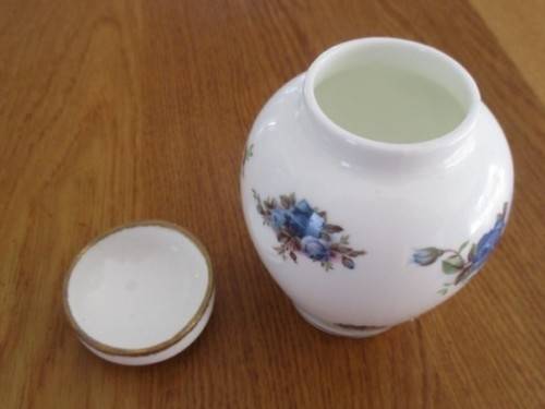 BEAUTIFUL ROYAL ALBERT MOONLIGHT ROSE LIDDED GINGER JAR