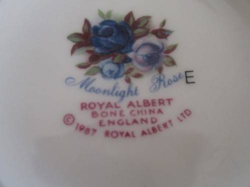 BEAUTIFUL ROYAL ALBERT MOONLIGHT ROSE LIDDED GINGER JAR