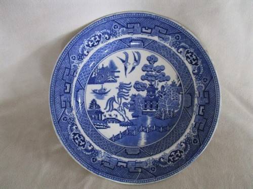 ANTIQUE VICTORIAN HENRY ALCOCK (C. 1870)WARRANTED STAFFORDSHIRE BLUE AND WHITE WILLOW PATTERN PLATE