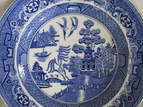 ANTIQUE VICTORIAN HENRY ALCOCK (C. 1870)WARRANTED STAFFORDSHIRE BLUE AND WHITE WILLOW PATTERN PLATE