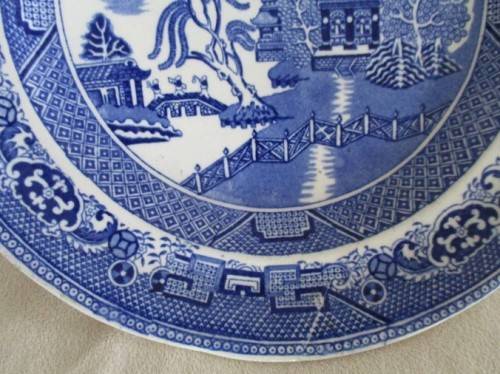 ANTIQUE VICTORIAN HENRY ALCOCK (C. 1870)WARRANTED STAFFORDSHIRE BLUE AND WHITE WILLOW PATTERN PLATE