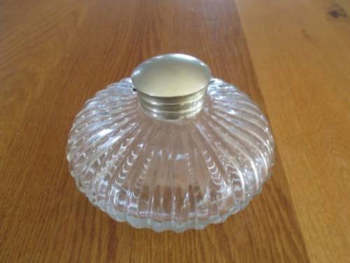 A BEAUTIFUL VINTAGE PRESSED GLASS VANITY SET FOR YOUR DRESSING TABLE (DISREGARD REFLECTIONS)