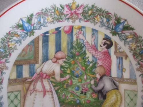 LOVELY VINTAGE 1987 WEDGWOOD VICTORIAN CHRISTMAS PLATE - DRESSING THE TREE