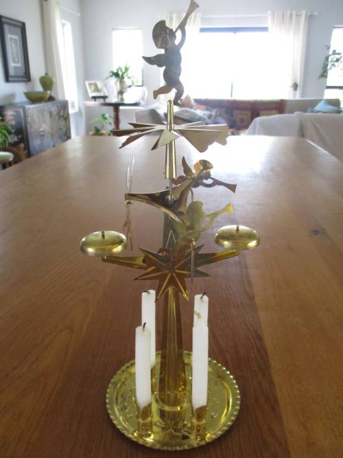 CHRISTMAS NOSTALGIA - ORIGINAL SWEDISH ANGEL CHIMES -  CAROUSEL OF SPINNING, CHIMING CHERUBS