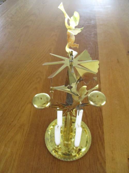 CHRISTMAS NOSTALGIA - ORIGINAL SWEDISH ANGEL CHIMES -  CAROUSEL OF SPINNING, CHIMING CHERUBS