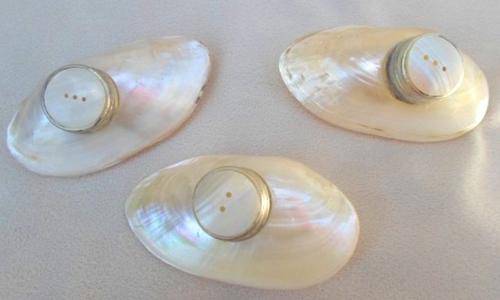 UNIQUE, DELICATE AND EXQUISITE - SALT & PEPPER SET (+1)  MADE OF MOTHER OF PEARL SHELLS!!