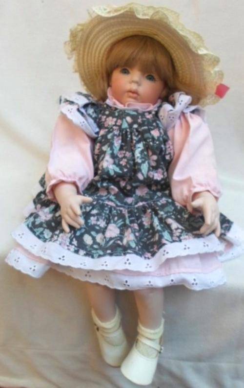 A PRETTY LARGE PORCELAIN DOLL IN VERY GOOD CONDITION!!