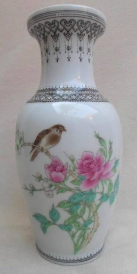 STUNNING NICE-SIZED CHINESE VASE - SIGNED ON BASE!!