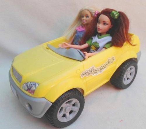 A LOVELY WAY TO DISPLAY YOUR BARBIE DOLLS - 2002 'CALIFORNIA GIRL' BARBIE CAR!!