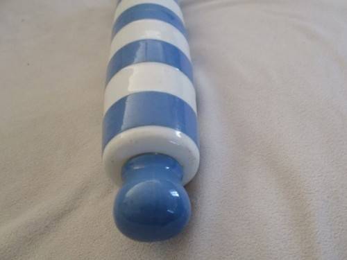 VINTAGE BLUE AND WHITE PORCELAIN ROLLING PIN WITH DETACHABLE HANDLES  - CORNISH WARE?