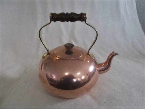 A VINTAGE TAGUS, PORTUGAL POTBELLIED COPPER KETTLE FOR YOUR COUNTRY KITCHEN