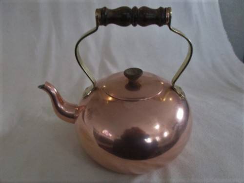 A VINTAGE TAGUS, PORTUGAL POTBELLIED COPPER KETTLE FOR YOUR COUNTRY KITCHEN