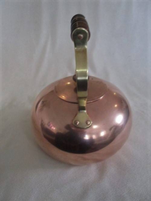 A VINTAGE TAGUS, PORTUGAL POTBELLIED COPPER KETTLE FOR YOUR COUNTRY KITCHEN