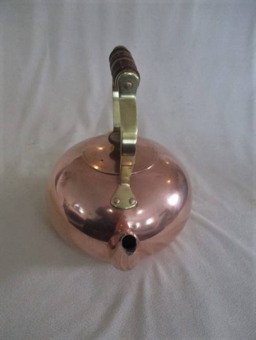 A VINTAGE TAGUS, PORTUGAL POTBELLIED COPPER KETTLE FOR YOUR COUNTRY KITCHEN