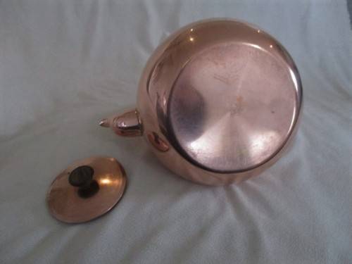 A VINTAGE TAGUS, PORTUGAL POTBELLIED COPPER KETTLE FOR YOUR COUNTRY KITCHEN