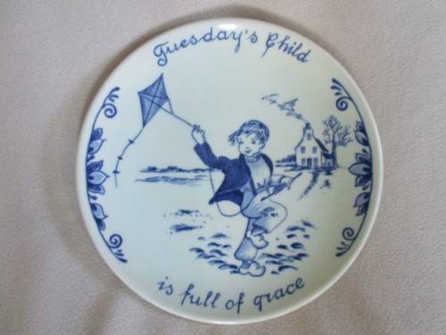 LIMITED EDITION VINTAGE 1973 ZENITH DELFT BLUE, HOLLAND BIRTHDAY PLATE - TUESDAY`S CHILD (BOY)