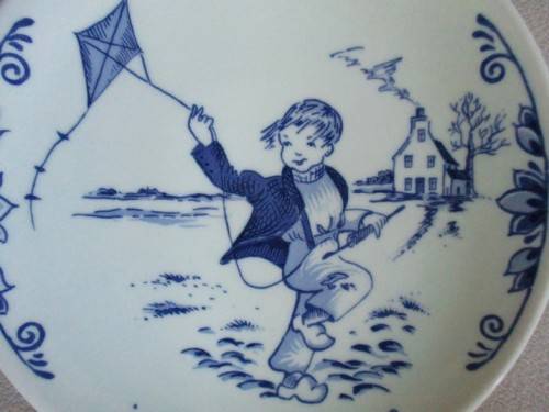 LIMITED EDITION VINTAGE 1973 ZENITH DELFT BLUE, HOLLAND BIRTHDAY PLATE - TUESDAY`S CHILD (BOY)