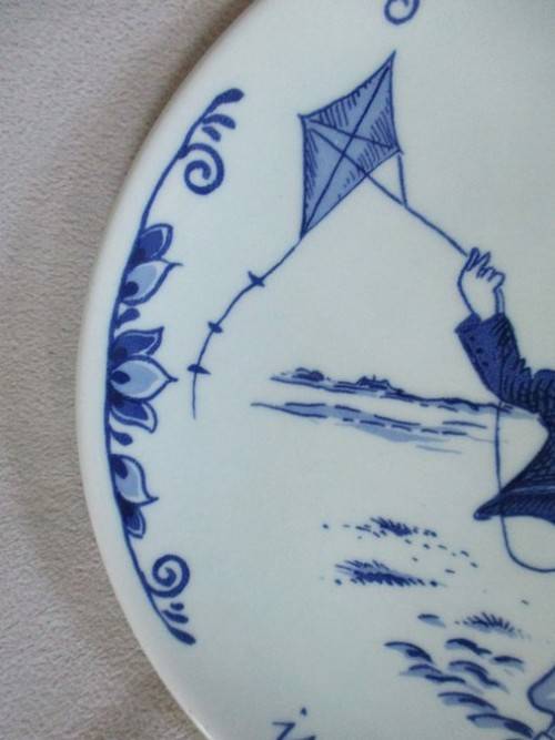 LIMITED EDITION VINTAGE 1973 ZENITH DELFT BLUE, HOLLAND BIRTHDAY PLATE - TUESDAY`S CHILD (BOY)