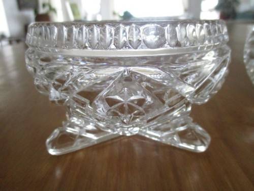 BEAUTIFUL LARGE VINTAGE FOOTED GLASS TRINKET DISH WITH LID