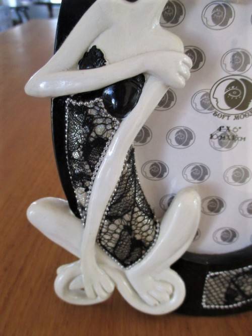 QUIRKY `SOFT MOON` PHOTO FRAME WITH CUTE CAT - AS NEW