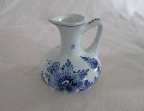 THREE SMALL DELFT COLLECTABLES