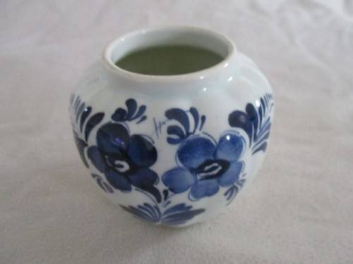 THREE SMALL DELFT COLLECTABLES