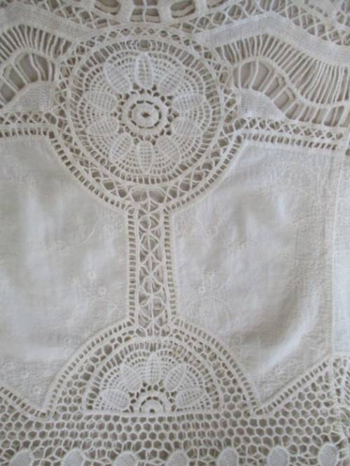 THE MOST EXQUISITE VINTAGE EMBROIDERED CHEESE CLOTH AND CROCHETED TOP  (TO FIT SIZE 38/40)