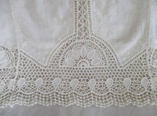 THE MOST EXQUISITE VINTAGE EMBROIDERED CHEESE CLOTH AND CROCHETED TOP  (TO FIT SIZE 38/40)
