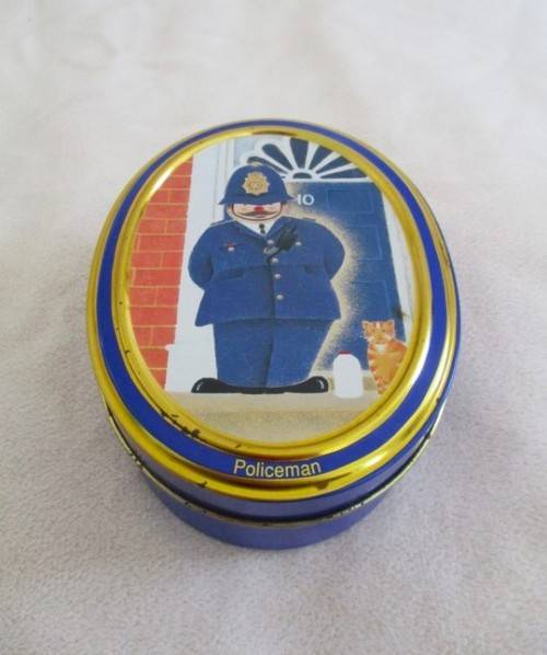A CUTE BENTLEY`S OF LONDON FRUIT BONBONS TIN FROM THEIR SOUVENIR COLLECTION