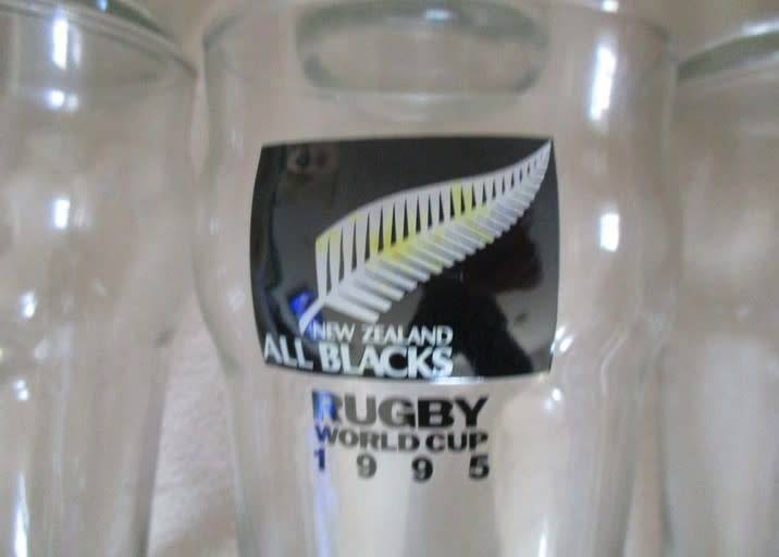 CELEBRATE WITH THIS SET OF 1995 WORLD CUP RUGBY GLASSES (SIXTEEN IN ORIGINAL BOX)