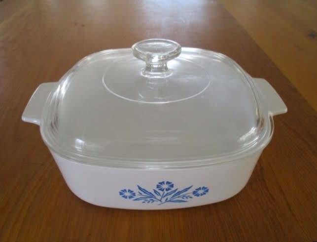 EXCELLENT CONDITION - CORNINGWARE / CORNING WARE LIDDED DISH WITH BLUE CORNFLOWER DESIGN - 2 LITRE