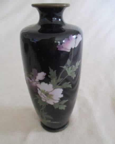 VINTAGE CLOISONNE VASE WITH DELICATE FLOWERS - 15CM TALL