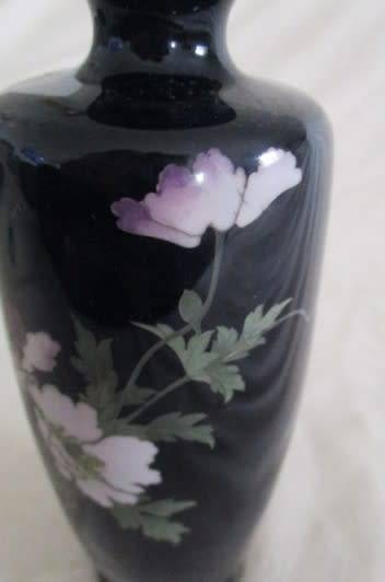 VINTAGE CLOISONNE VASE WITH DELICATE FLOWERS - 15CM TALL